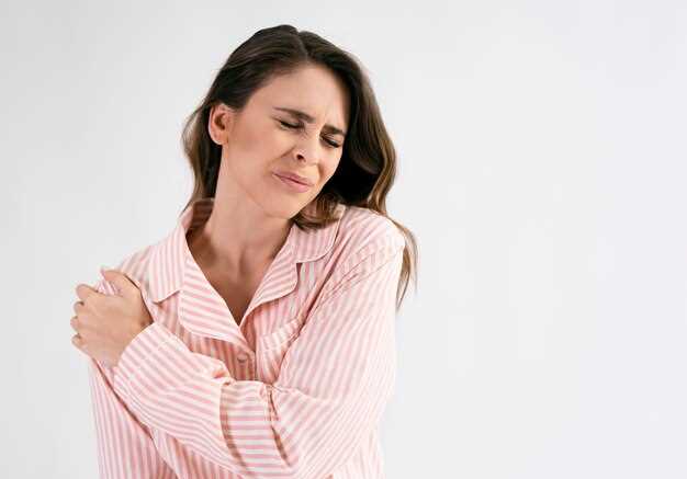 Рука болит в плечевом суставе при поднятии: дислокация или растяжение?